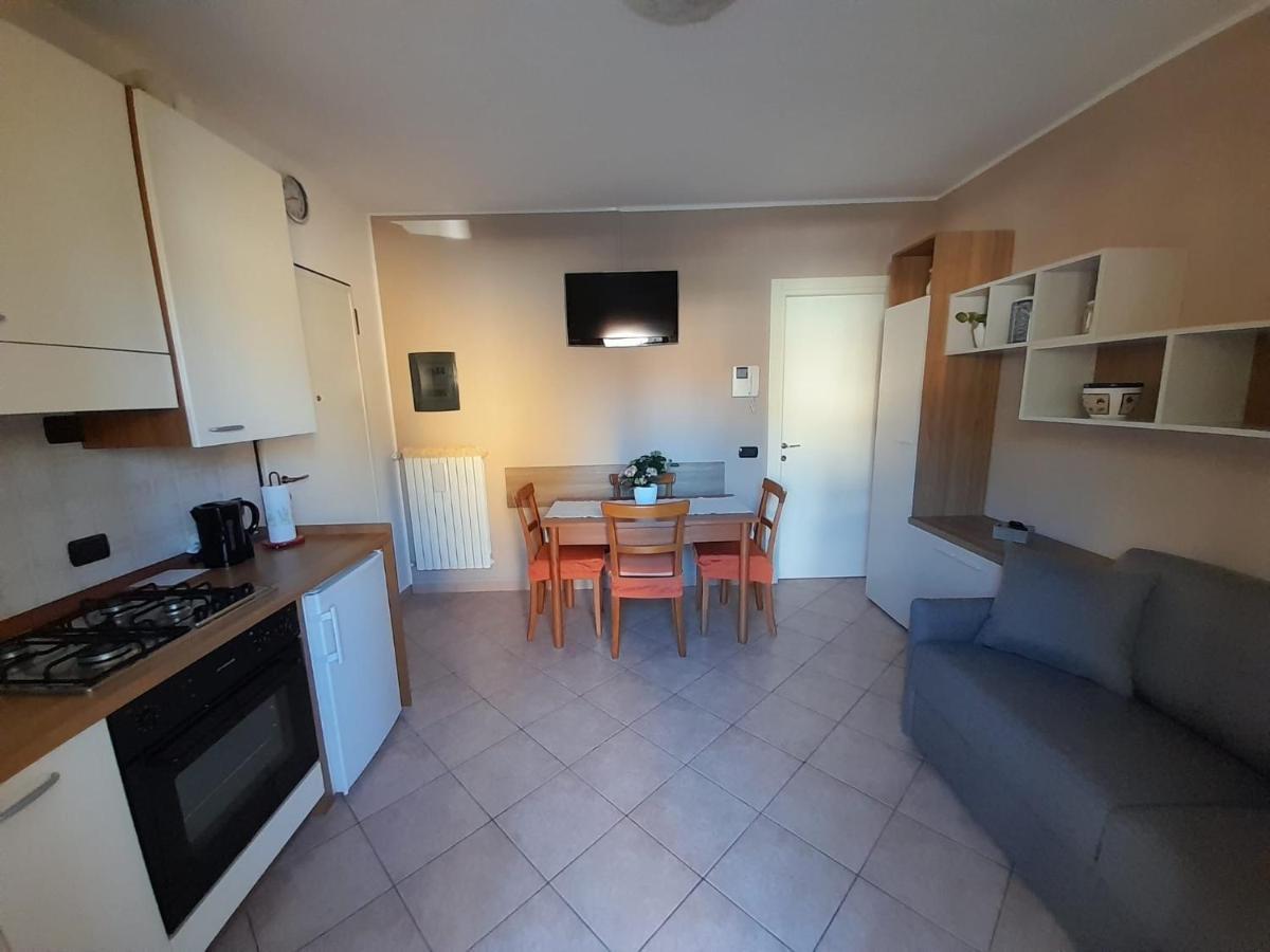 Marco Apartment - Holiday Apartment Luino Eksteriør bilde
