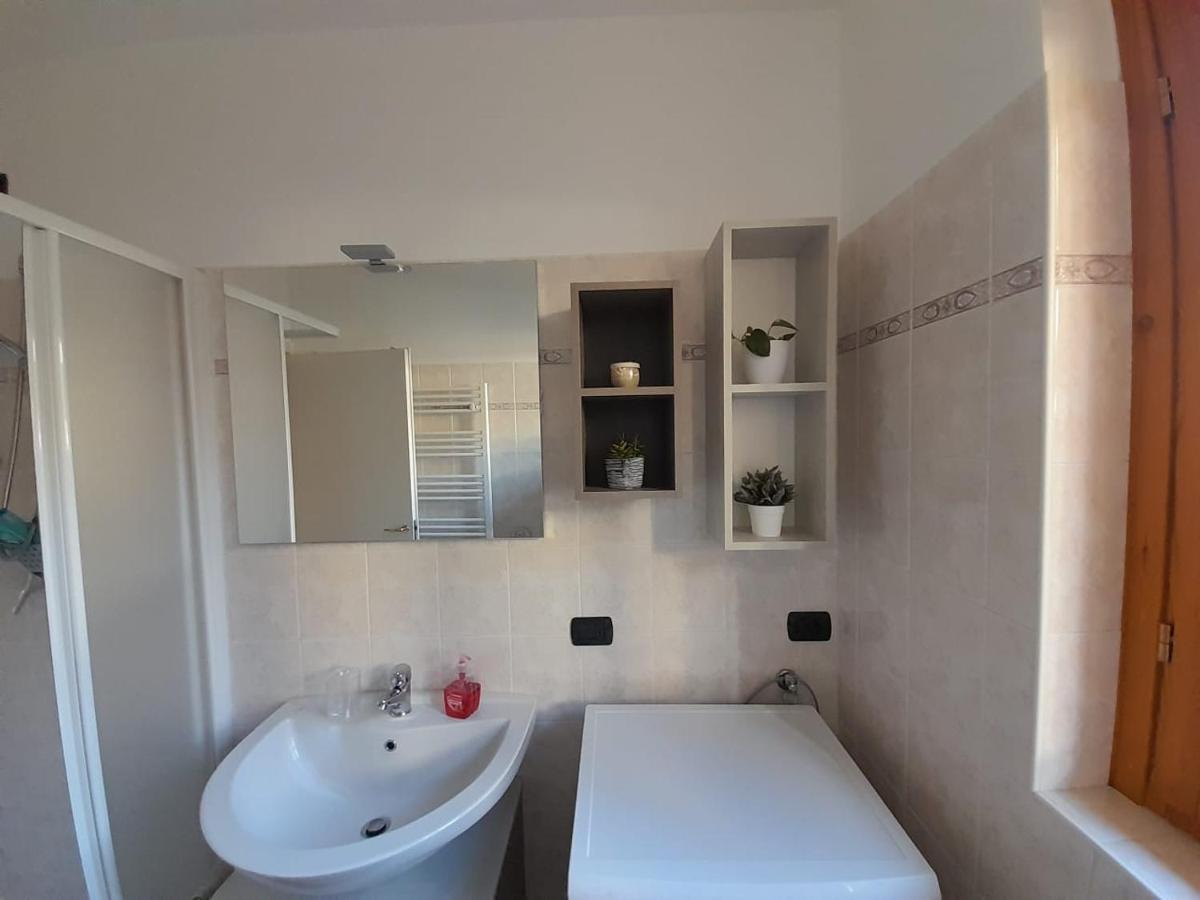 Marco Apartment - Holiday Apartment Luino Eksteriør bilde
