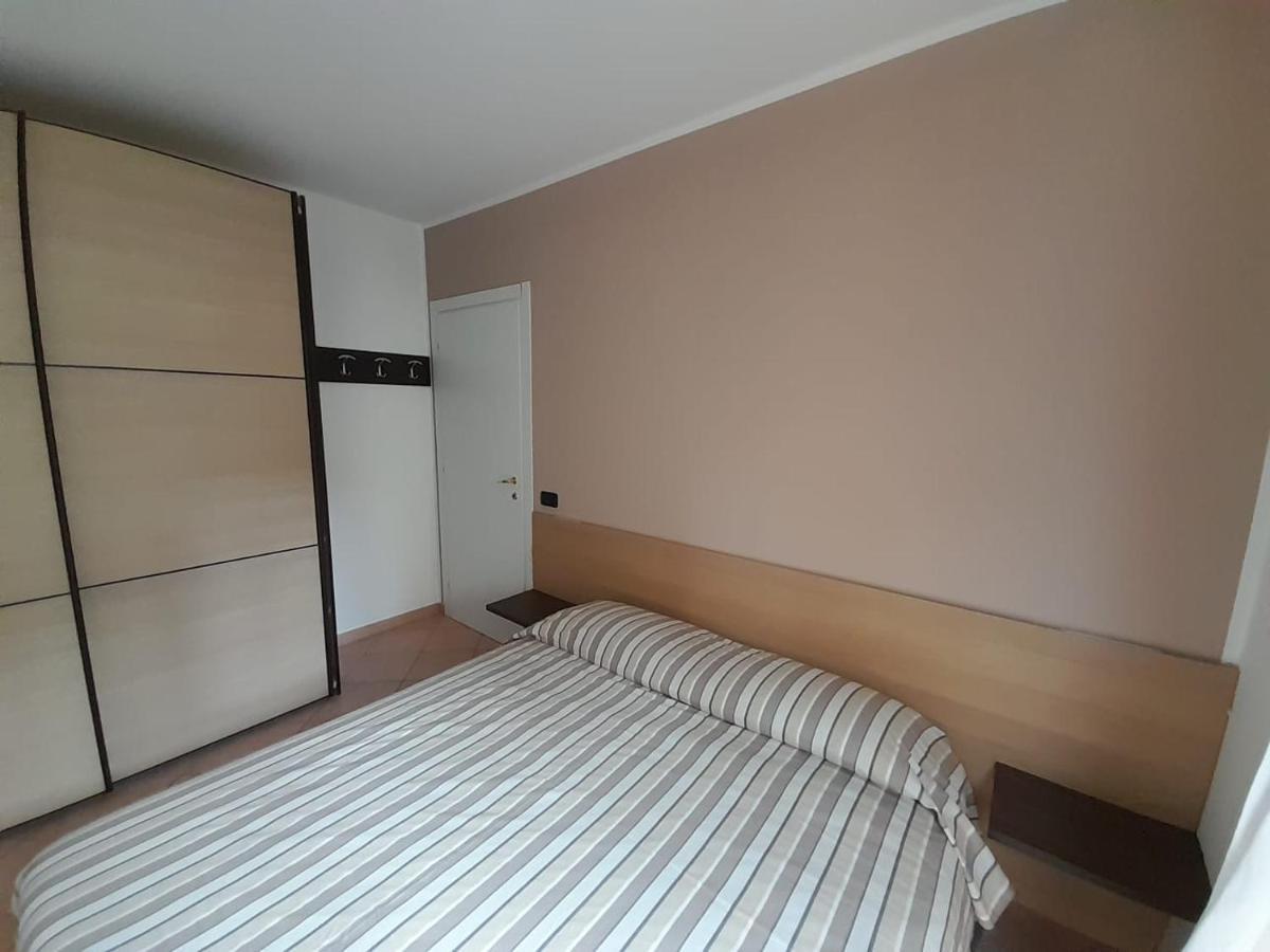 Marco Apartment - Holiday Apartment Luino Eksteriør bilde
