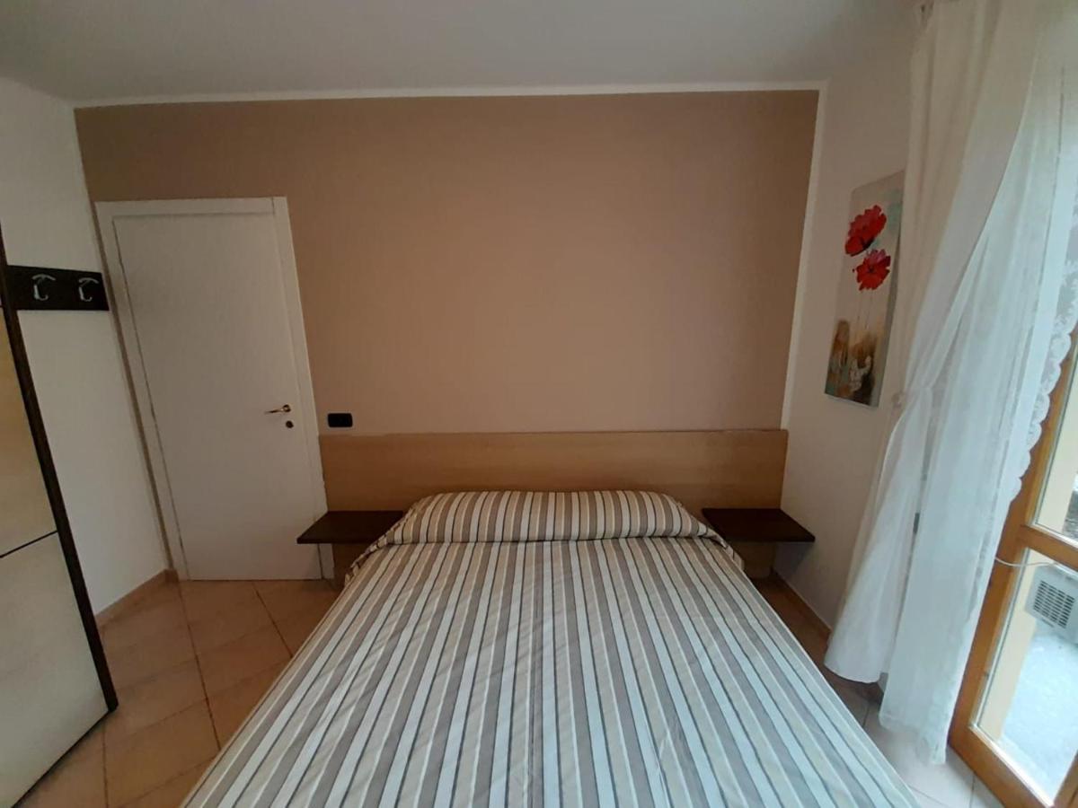 Marco Apartment - Holiday Apartment Luino Eksteriør bilde