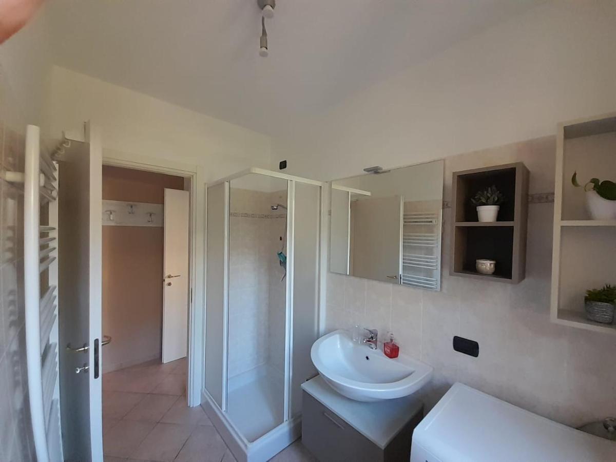 Marco Apartment - Holiday Apartment Luino Eksteriør bilde