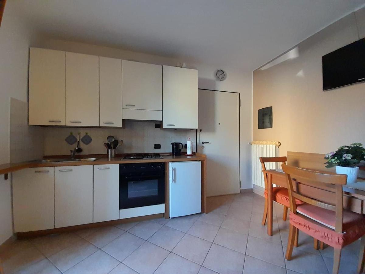 Marco Apartment - Holiday Apartment Luino Eksteriør bilde