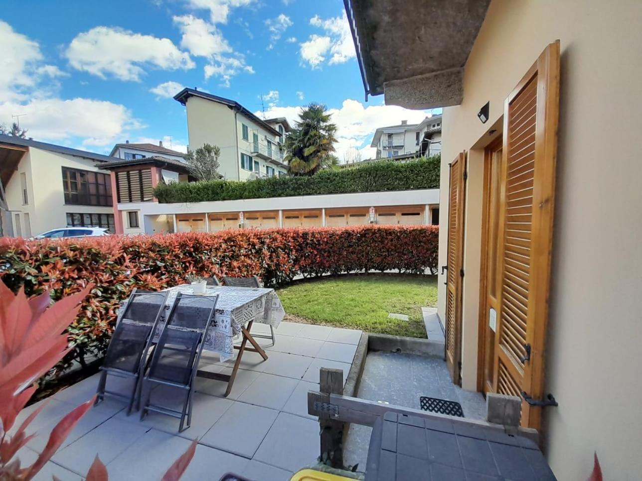 Marco Apartment - Holiday Apartment Luino Eksteriør bilde