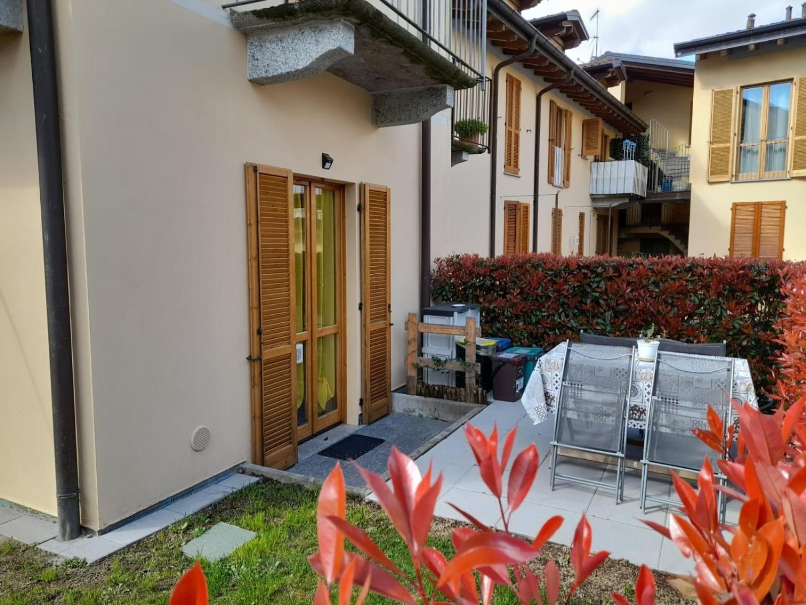 Marco Apartment - Holiday Apartment Luino Eksteriør bilde