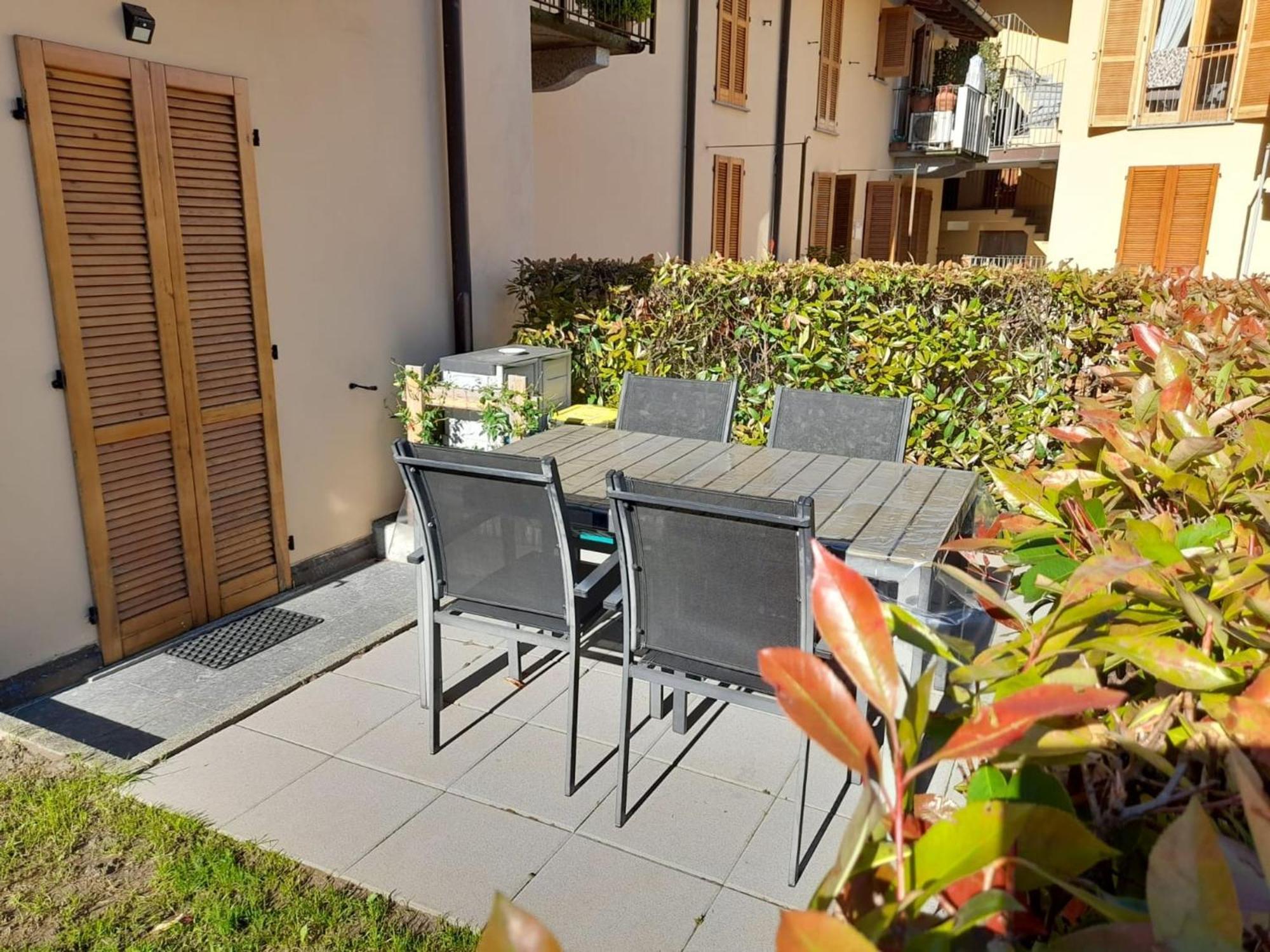 Marco Apartment - Holiday Apartment Luino Eksteriør bilde