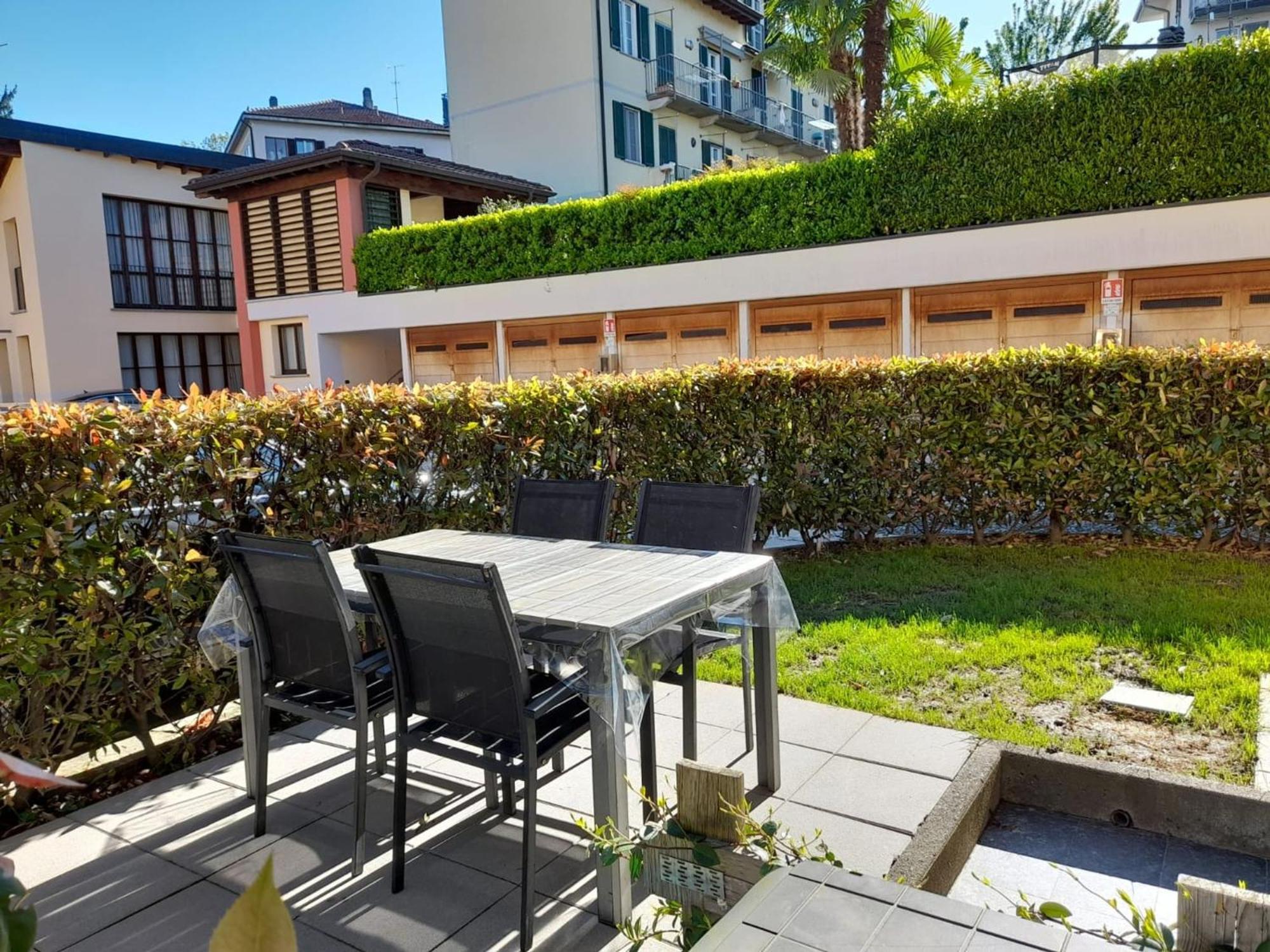 Marco Apartment - Holiday Apartment Luino Eksteriør bilde