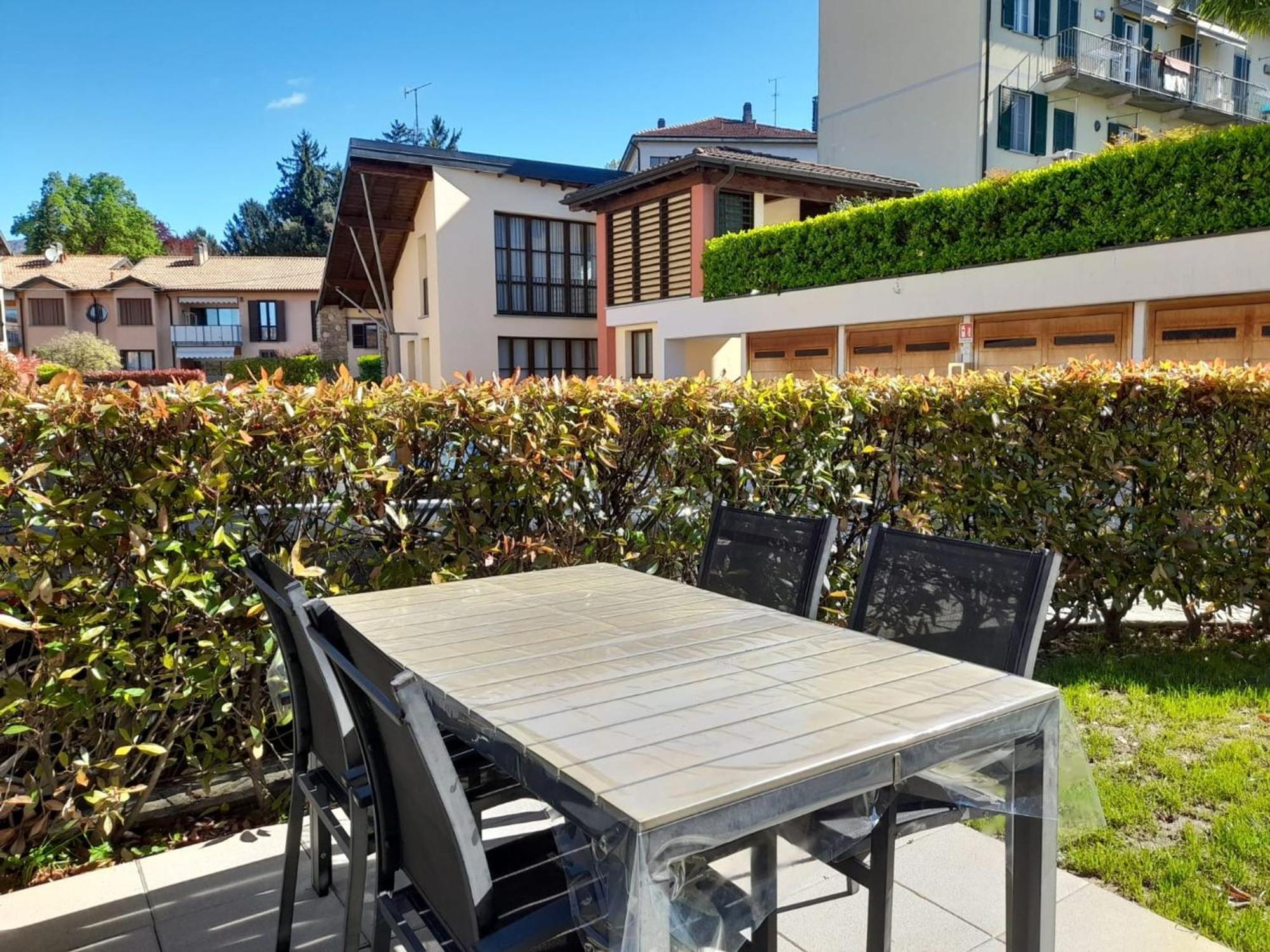 Marco Apartment - Holiday Apartment Luino Eksteriør bilde