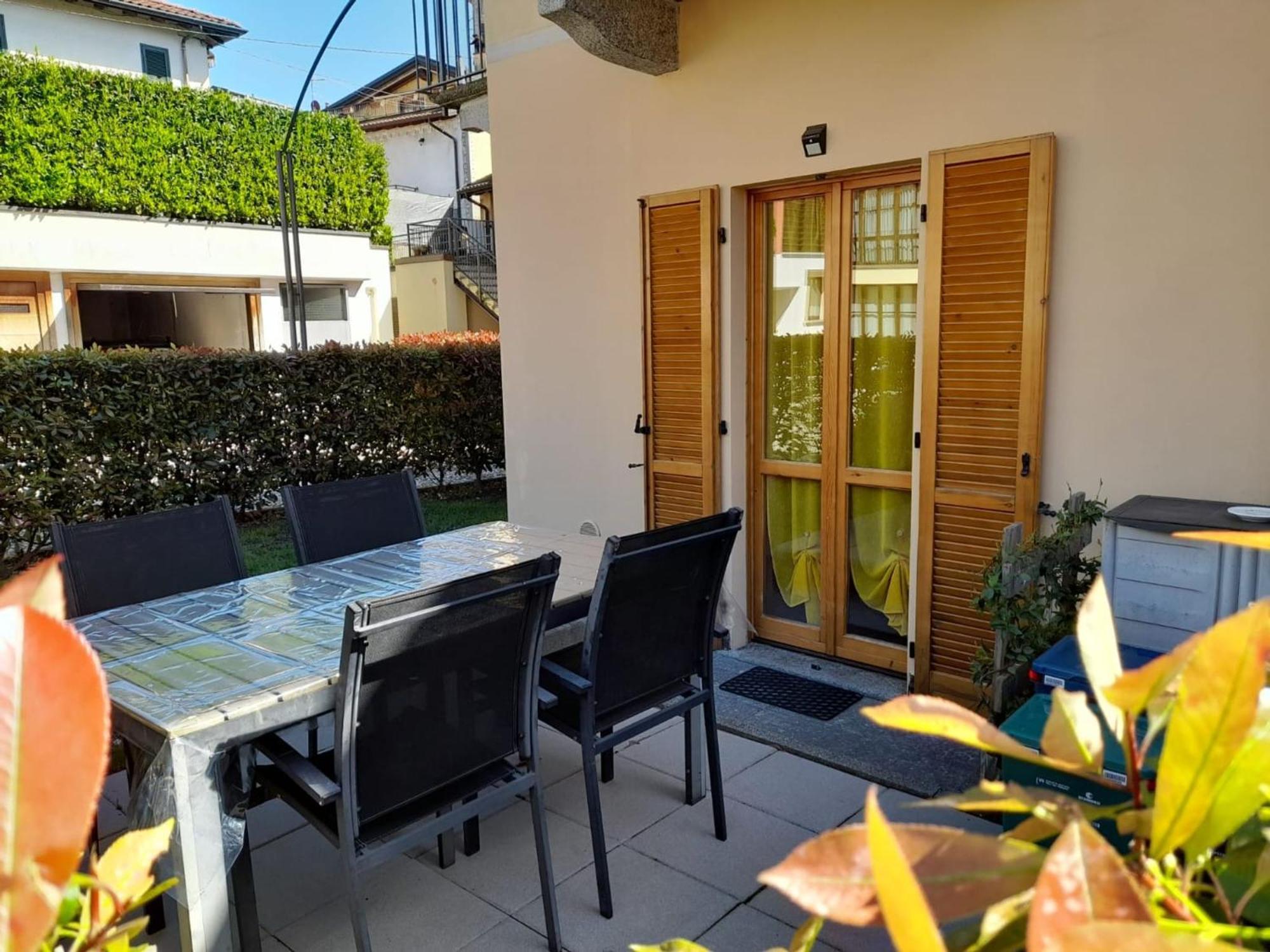 Marco Apartment - Holiday Apartment Luino Eksteriør bilde